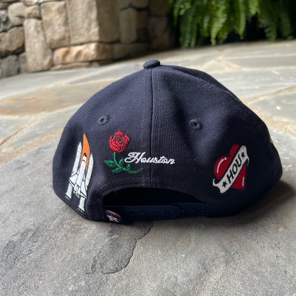 New Era UO Exclusive Houston Butterfly Patch Snapback Hat - Picture 3 of 5